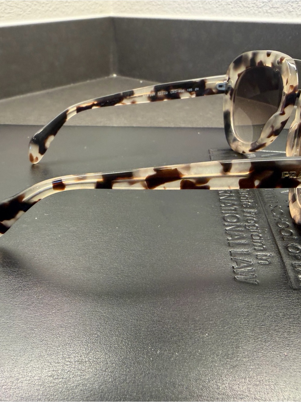 Prada Tortoiseshell Round Sunglasses with Brown Lenses with graduated contact le - Picture 5 of 8